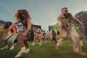 坏兔子在超级碗中场秀调侃詹姆斯：巴里亚在詹姆斯之前拿到冠军了_录像