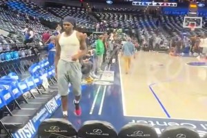 乐在其中？中国球迷曾调侃：你外号“弑君者”！斯图尔特大笑_录像